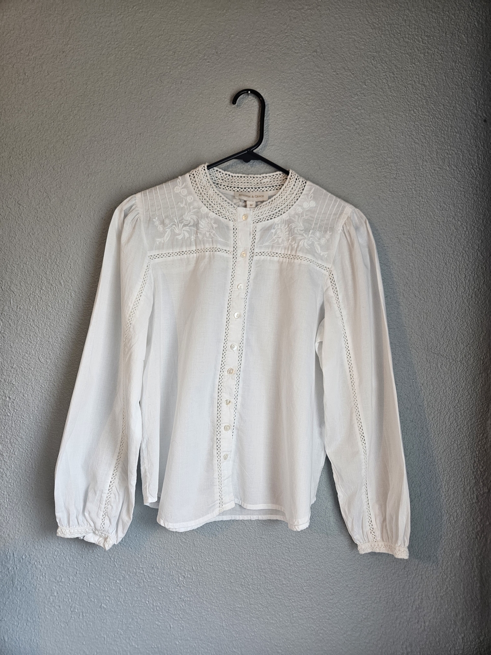 Brand: Jennifer & Grace Size: Medium (M)Material: 100% CottonCondition: GUC